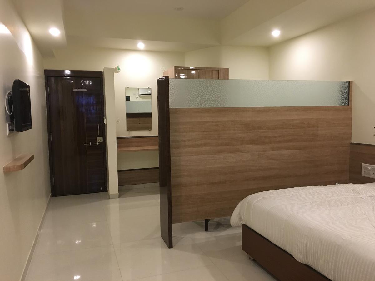Kailash Presidency Hotel Bhopal Exterior foto
