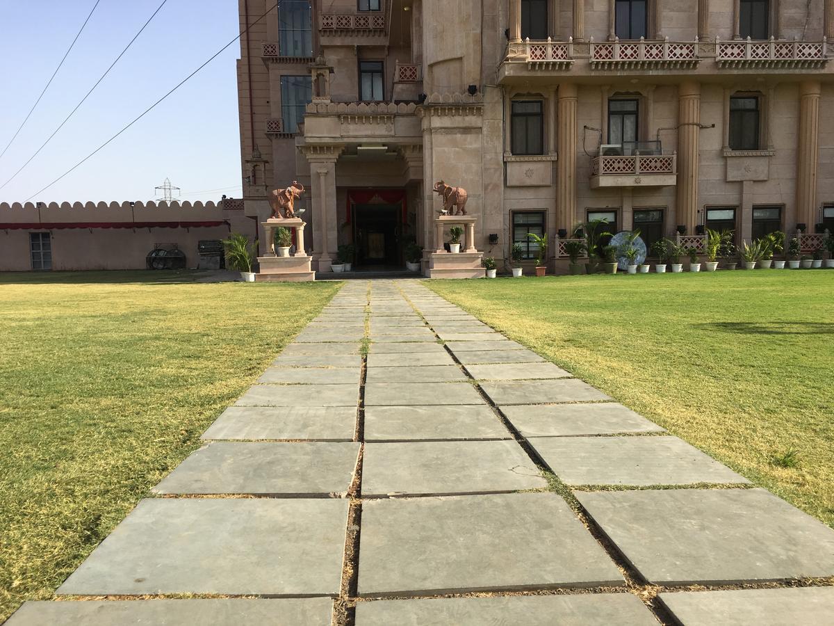 Kailash Presidency Hotel Bhopal Exterior foto